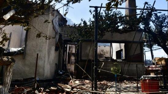 Image: Ο Ελληνικός Ερυθρός Σταυρός ανοίγει λογαριασμό για τους πυρόπληκτους της Κορινθίας