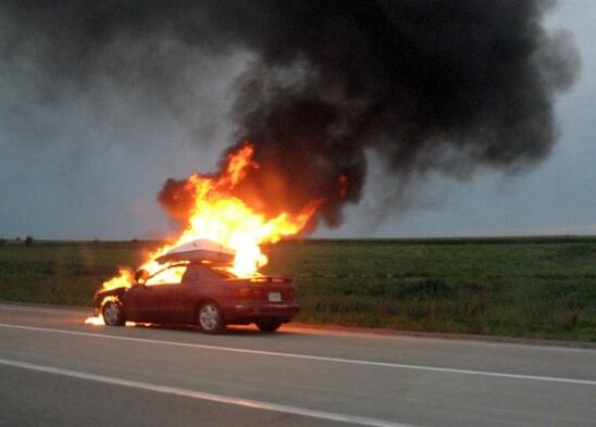 Image: Χανιά: Φωτιά σε αυτοκίνητο εν κινήσει