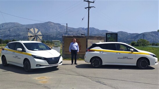 Image: Υπερσύγχρονα ηλεκτροκίνητα οχήματα παρέλαβε ο Δήμος Οροπεδίου Λασιθίου