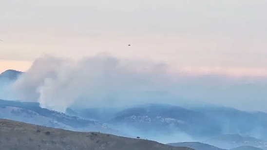 Image: Σε εξέλιξη τα πύρινα μέτωπα: Έξι τραυματίες στη Χίο – Στην Κω κάτοικοι και τουρίστες ξενύχτησαν σε γήπεδα και σχολεία
