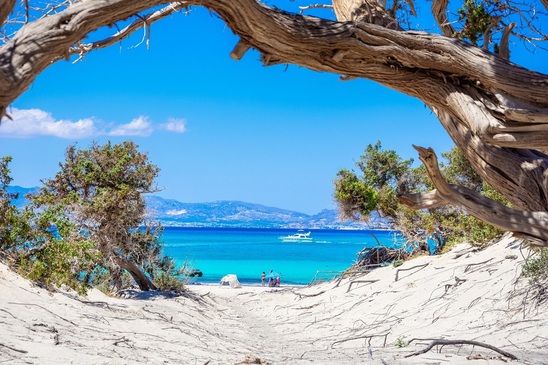Image: Λασίθι: Ο ανεξερεύνητος θησαυρός της Κρήτης - Αφιερώματα από έντυπα πανελλαδικής εμβέλειας