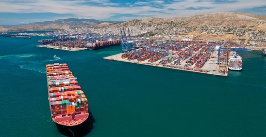 Image: Λιμάνι Πειραιά: Βρήκαν πάνω από 200 κιλά κοκαΐνης σε κοντέινερ με γαρίδες