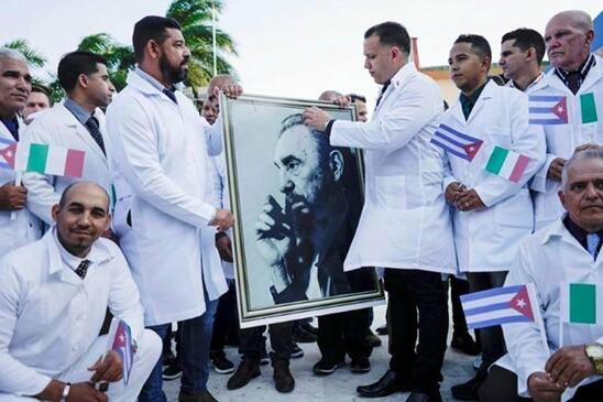 Image: Η άφιξη των Κουβανών γιατρών στην Ιταλία - βίντεο
