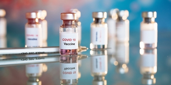 Image: Πόσο κερδίζουν το δευτερόλεπτο Pfizer και Moderna από τα εμβόλια τους κατά του κορωνοϊού