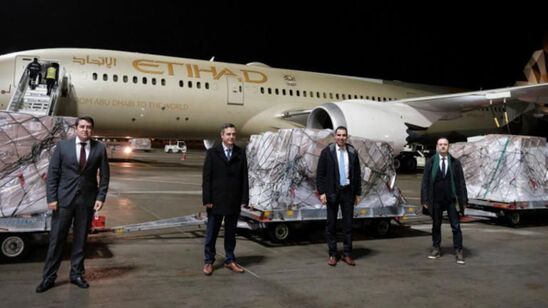 Image: Έφτασαν στην Ελλάδα 11 τόνοι υγειονομικού υλικού από τα Αραβικά Εμιράτα
