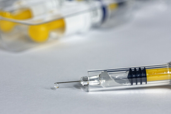 Image: Βασιλακόπουλος: Γιατί πρέπει να γίνουν δύο δόσεις του εμβολίου
