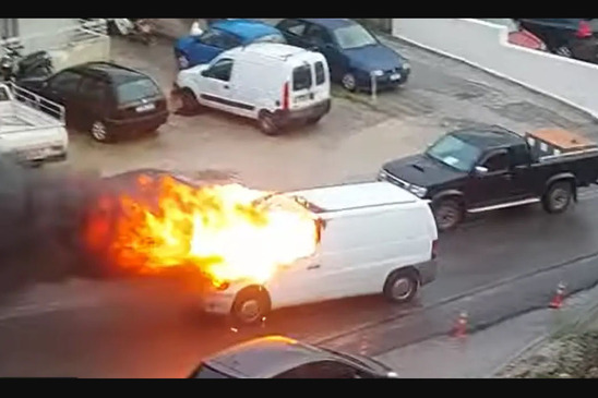 Image: Πανικός από φλεγόμενο φορτηγό μέσα στο Ρέθυμνο – Δείτε βίντεο