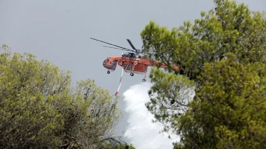 Image: Φωτιά κοντά στον Λέντα έχει σημάνει "συναγερμό" - Και ελικόπτερα στη "μάχη", ενεργοποιήθηκε το 112