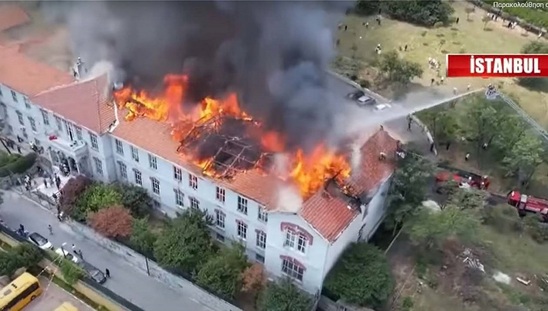 Image: Κωνσταντινούπολη: Εικόνες καταστροφής στο ελληνικό νοσοκομείο - Πώς ξεκίνησε η φωτιά