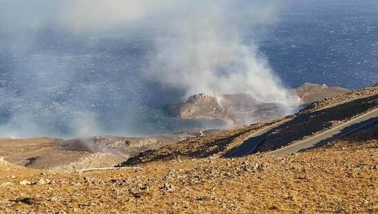 Image: Σε εξέλιξη φωτιά στον Ξερόκαμπο Σητείας - Ισχυρές δυνάμεις στην περιοχή