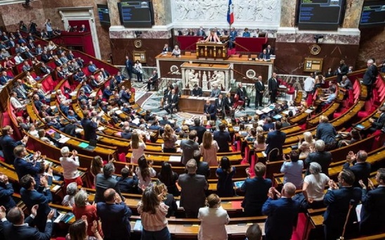 Image: Γαλλία: Έπεσε η κυβέρνηση Μπαρνιέ – Τηλεοπτικό διάγγελμα Μακρόν το βράδυ της Πέμπτης