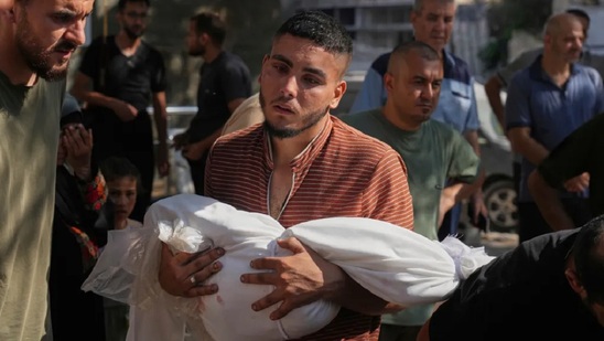 Image: Πάνω από 100 νεκροί, πτώματα παντού στη Γάζα παρά τις συζητήσεις για εκεχειρία