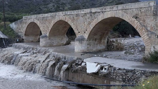 Image: Οι κίνδυνοι για την τοξωτή γέφυρα του Μύρτους από ακραία πλημμυρικά φαινόμενα