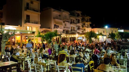 Image: Κλείνουν τα μπαρ και εστιατόρια μετά τα μεσάνυχτα στην Κρήτη