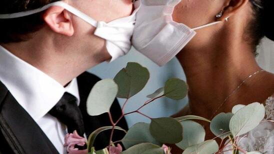 Image: Κορωνοϊός: Μετά τα πανηγύρια, στο "στόχαστρο" οι γάμοι