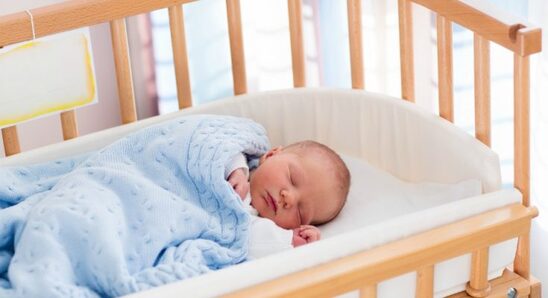 Image: Υπουργείο Εργασίας: Άδεια πατρότητας δύο μηνών όταν γεννιέται το παιδί