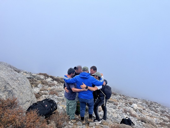 Image: Aνάβαση στην κορυφή Λάζαρος από τα μέλη του Πολυδύναμου Κέντρου Αγίου Νικολάου του ΚΕΘΕΑ ΑΡΙΑΔΝΗ