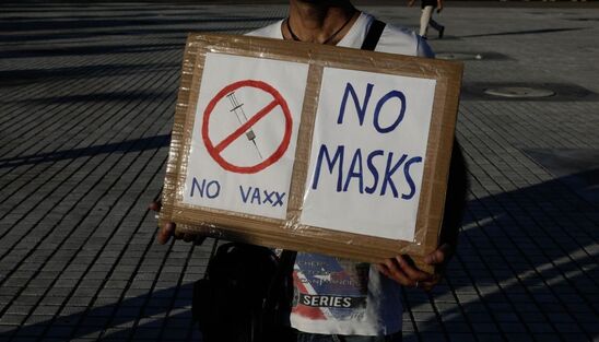 Image: Κορωνοϊός: Από τους αντιεμβολιαστές στους αρνητές της μάσκας – Το προφίλ των συνωμοσιολόγων στην Ελλάδα