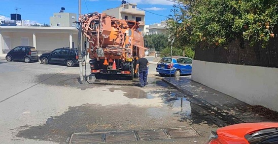 Image: Εργασίες καθαρισμού φρεατίων όμβριων υδάτων στην Ιεράπετρα