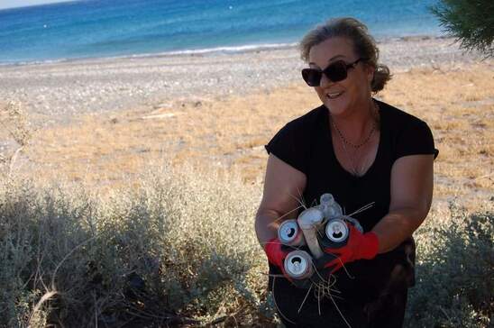 Image: Protect Ierapetra Seas | Από σύριγγες μέχρι χάπια μαζεύτηκαν από την παραλία του Αγίου Ανδρέα