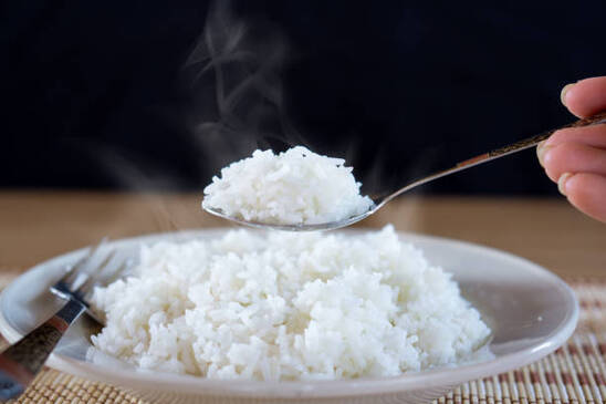 Image: Βόλος: Αναποδογύρισε το τραπέζι επειδή o 3χρονος γιος του έριξε λίγο ρύζι έξω από το πιάτο