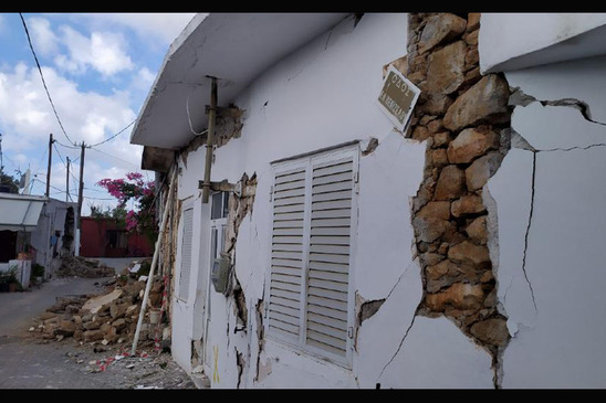 Image: Αντιδράσεις για κατασχέσεις της πρώτης αρωγής σεισμόπληκτων από τράπεζες