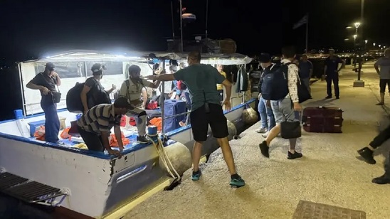 Image: Συναγερμός τη νύχτα στη Σητεία: Φορτηγό πλοίο προσάραξε σε ύφαλο - Σώο το πλήρωμα