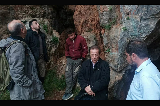 Image: Αυτοψία-επίσκεψη στο σπήλαιο Τραπέζας στο Τζερμιάδων με στόχο την αποκατάσταση και απόδοση του προς επίσκεψη