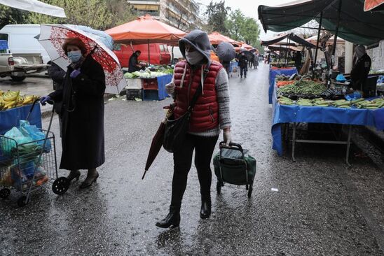 Image: Κορωνοϊός: Σφίγγει ο κλοιός για τις λαϊκές αγορές