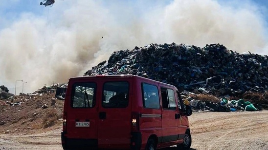 Image: Υποψίες εμπρησμού στον ΧΥΤΑ Αγίου Νικολάου – Σε εξέλιξη έρευνες της Πυροσβεστικής - κατεπείγον σχέδιο για την αποκομιδή σε Ιεράπετρα και Άγιο Νικόλαο
